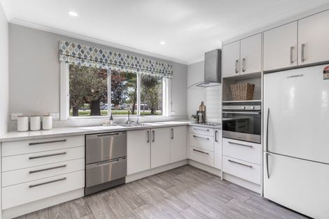 Photo of property in 76 Great North Road, Winton, 9720