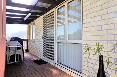 Photo of property in 1/10 Lowburn Place, Clover Park, Auckland, 2019