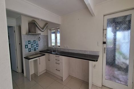 Photo of property in 28 Ellesmere Crescent, Pakuranga Heights, Auckland, 2010