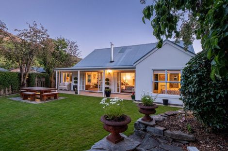 Photo of property in 4 Elva Dawson Place, Arrowtown, 9302