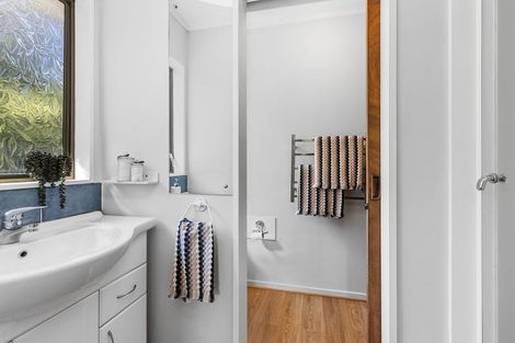 Photo of property in 20 Zande Terrace, Tawa, Wellington, 5028