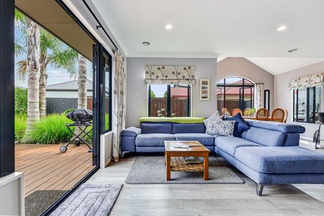 Photo of property in 4 Harrogate Place, Grandview Heights, Hamilton, 3200