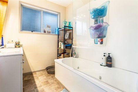 Photo of property in 10 Yule Place, Massey, Auckland, 0614