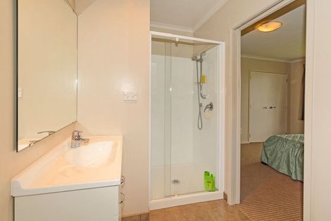 Photo of property in 3 Anna Lane, Glen Eden, Auckland, 0602