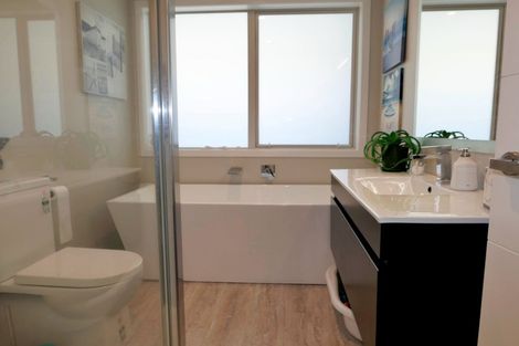 Photo of property in 5 Mahia Lane, Waikanae, 5036