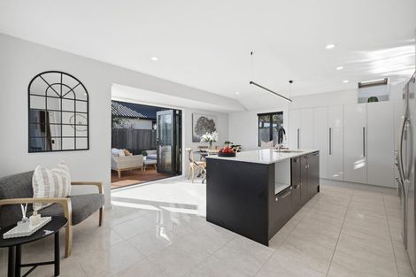 Photo of property in 2 Chilcombe Street, Ilam, Christchurch, 8041