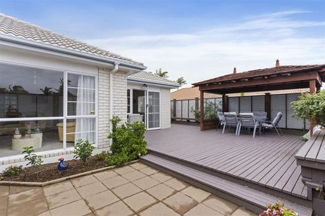 Photo of property in 6 Corta Bella Place, Golflands, Auckland, 2013