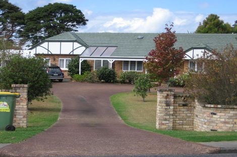 Photo of property in 42 Avonleigh Road, Green Bay, Auckland, 0604