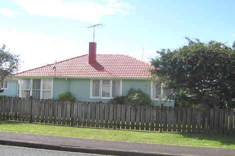 Photo of property in 73 Greenslade Crescent, Northcote, Auckland, 0627