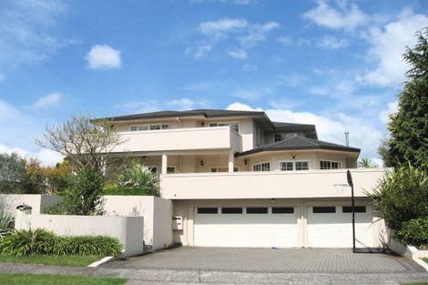 Photo of property in 2 Rika Place, Kawaha Point, Rotorua, 3010