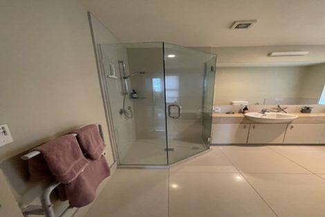 Photo of property in 1/170 East Coast Road, Forrest Hill, Auckland, 0620