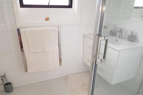 Photo of property in 2/1 Grassways Avenue, Pakuranga, Auckland, 2010