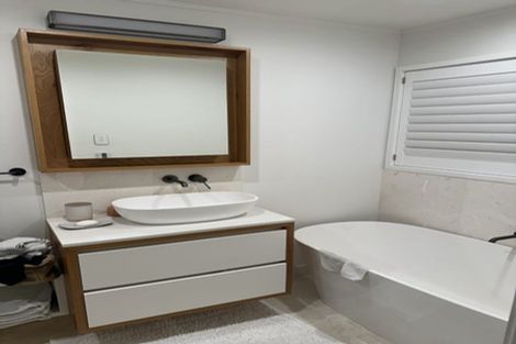 Photo of property in 4a Page Point, Mellons Bay, Auckland, 2014