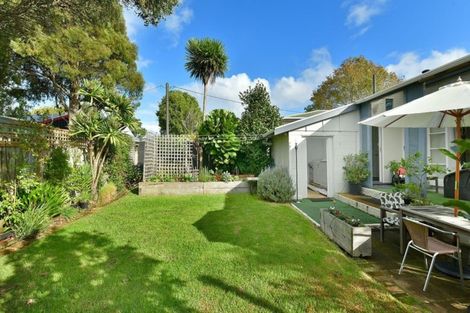 Photo of property in 1/9 Cresta Avenue, Beach Haven, Auckland, 0626