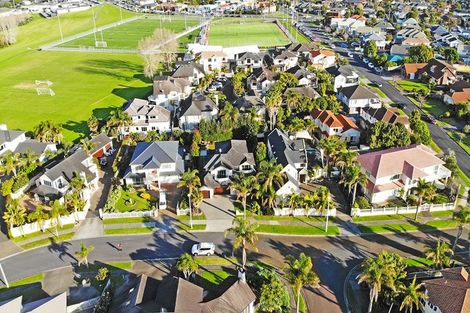 Photo of property in 5 Quedley Court, Eastern Beach, Auckland, 2012