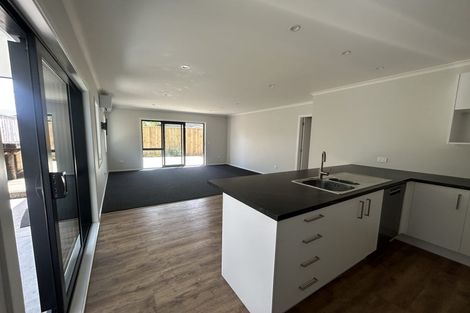 Photo of property in 15a Barton Grove, Naenae, Lower Hutt, 5011