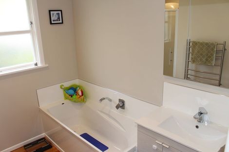 Photo of property in 6 Warren Street, Paparangi, Wellington, 6037