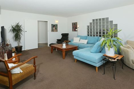 Photo of property in 5 Taitua Drive, Te Atatu South, Auckland, 0610