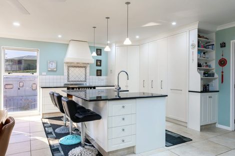 Photo of property in 40-42 Waikawa Road, Picton, 7220