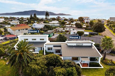 Photo of property in 10 Fenside Street, Waikanae Beach, Waikanae, 5036