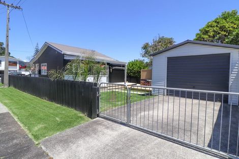 Photo of property in 6 Aputa Avenue, Te Puru, Thames, 3575