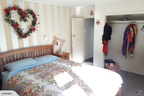 Photo of property in 11 Te Pari Pari Road, Pukerua Bay, 5026