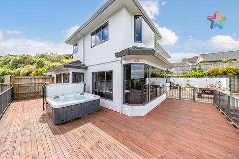 Photo of property in 9 Oceanview Terrace, Tirohanga, Lower Hutt, 5010