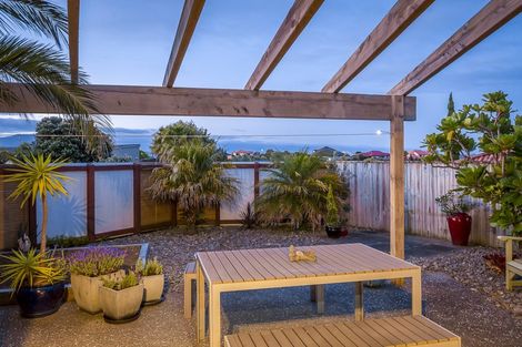 Photo of property in 43 Quadrant Heights, Paraparaumu, 5032
