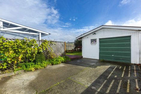Photo of property in 71 Oregon Drive, Maoribank, Upper Hutt, 5018
