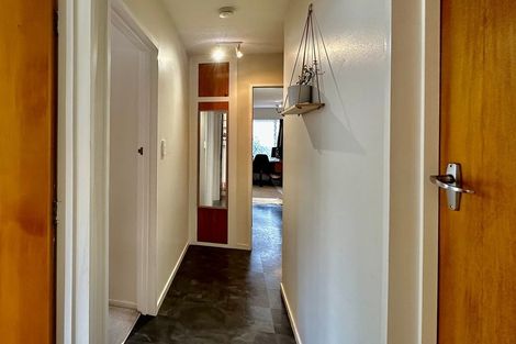 Photo of property in 2/92 North Avon Road, Richmond, Christchurch, 8013