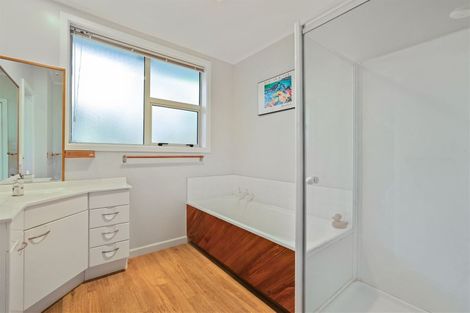 Photo of property in 40 Cannon Hill Crescent, Mount Pleasant, Christchurch, 8081