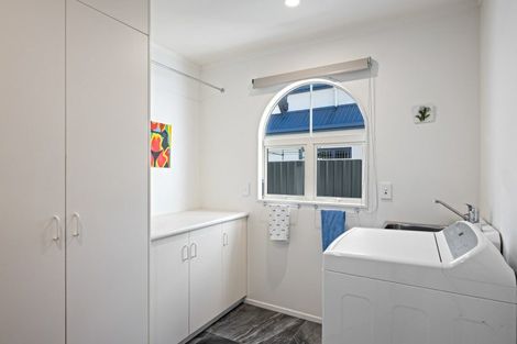 Photo of property in 37 Waikawa Road, Picton, 7220