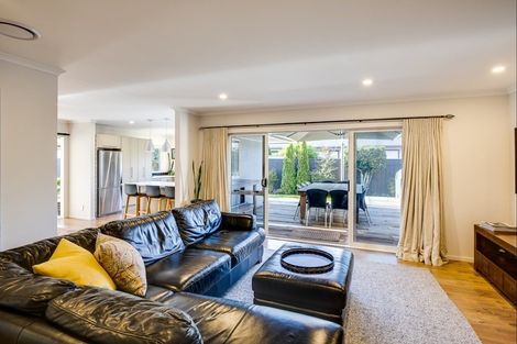 Photo of property in 16 Bourke Place, Havelock North, 4130