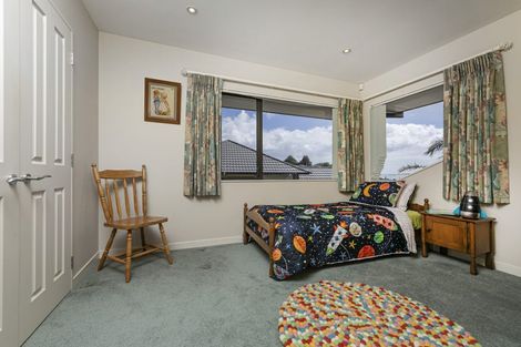 Photo of property in 10 Ashburn Close, Orewa, 0931