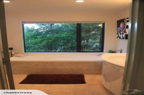 Photo of property in 17 Heathcote Place, Fitzherbert, Palmerston North, 4410