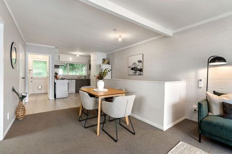 Photo of property in 1/15 Bloomsbury Grove, Newlands, Wellington, 6037