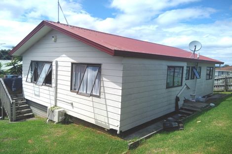 Photo of property in 2/15 Shifnal Drive, Randwick Park, Auckland, 2105