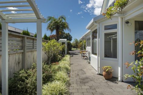 Photo of property in 5 Ashwood Grove, Omokoroa, 3114