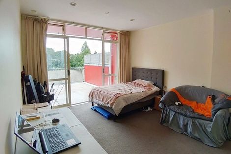 Photo of property in 2d/20 Ian Marwick Place, Birkenhead, Auckland, 0626