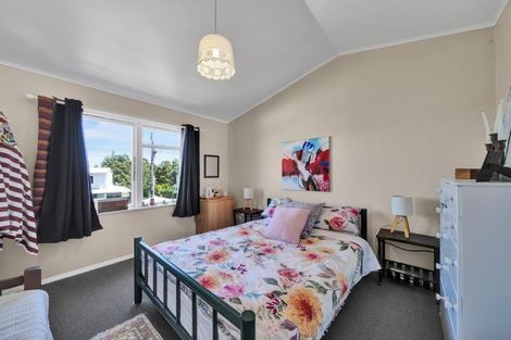 Photo of property in 8 Cook Street, Marfell, New Plymouth, 4310