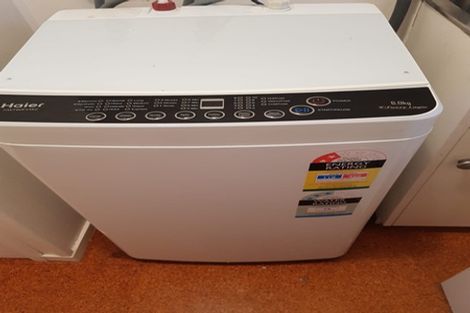 Photo of property in 2/112 Te Atatu Road, Te Atatu South, Auckland, 0610