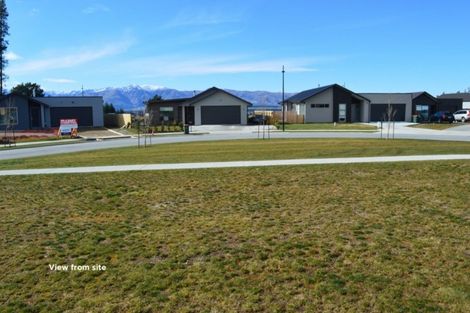 Photo of property in 17 Mount Creighton Crescent, Wanaka, 9305