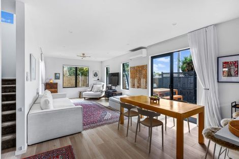 Photo of property in 27d Taipari Road, Te Atatu Peninsula, Auckland, 0610