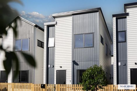 Photo of property in 63 Whare Kauri Road, Papakura, 2110