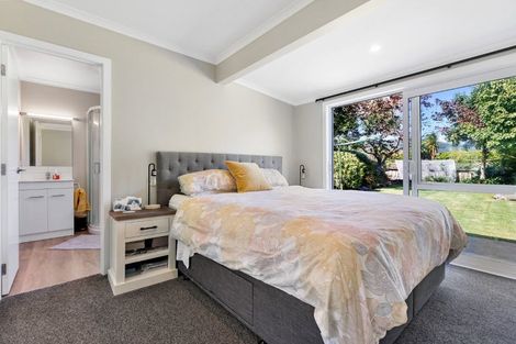 Photo of property in 33 Donnelly Street, Oakura, 4314