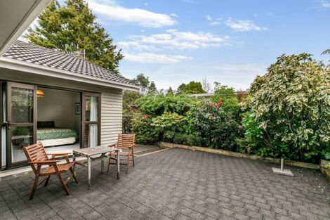 Photo of property in 2/5 Wernham Place, Northcote, Auckland, 0626