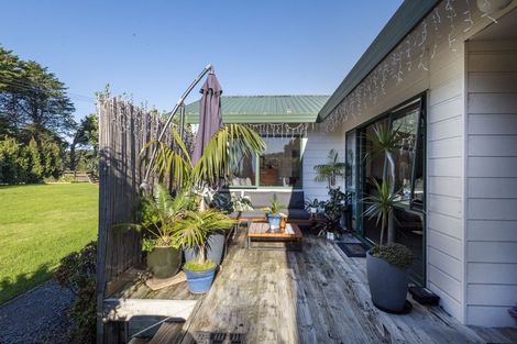 Photo of property in 63 Whitford Park Road, Whitford, Manurewa, 2576