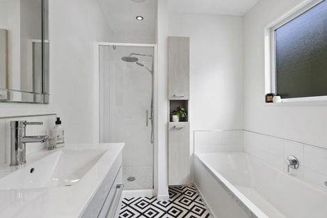 Photo of property in 70 Fyvie Avenue, Tawa, Wellington, 5028