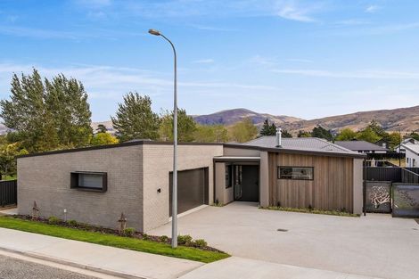 Photo of property in 21 Alpha Street, Cromwell, 9310