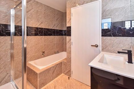 Photo of property in 7c Waiari Road, Conifer Grove, Takanini, 2112